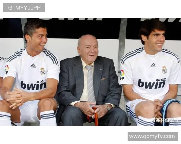 皇马足球队现役球星盘点与历史传奇球员对比分析